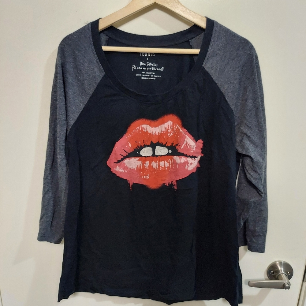 Women's Torrid Size 1 Long Sleeve Tee